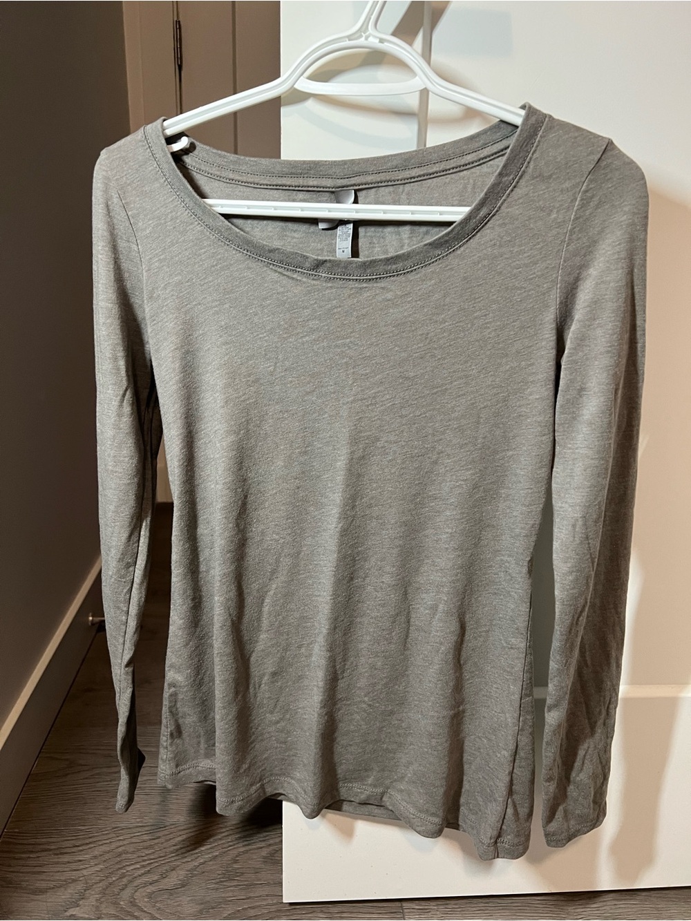 Next Level Apparel Heather Grey Long Sleeve Top Size M